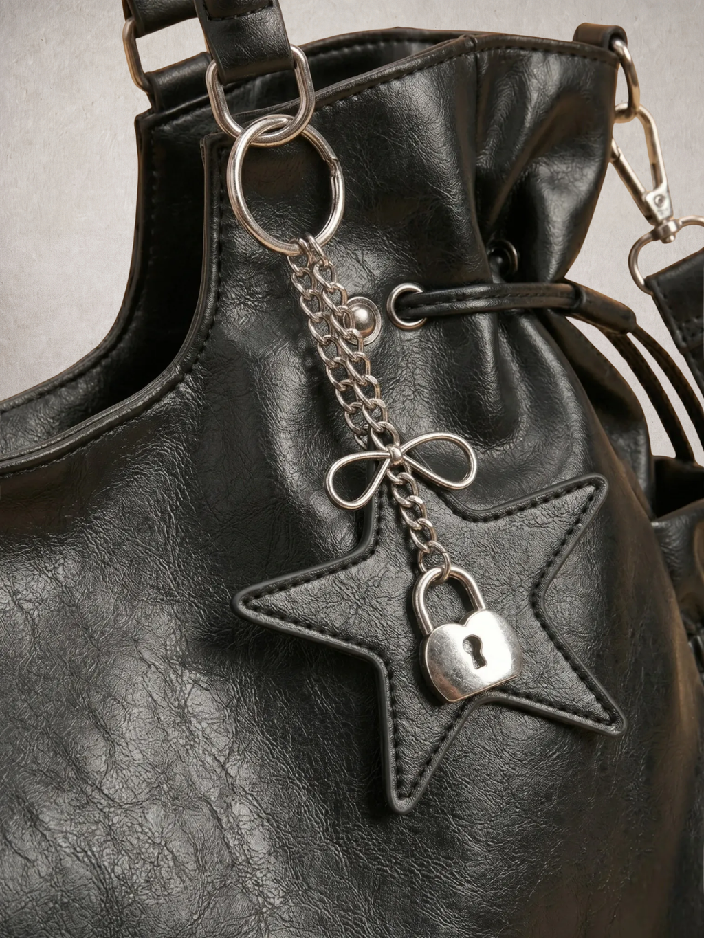 Le Nova tote bag in black vegan leather, detail view