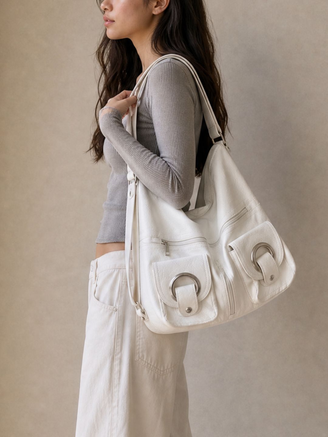 Model wearing the Le Mila white bag on her shoulder
