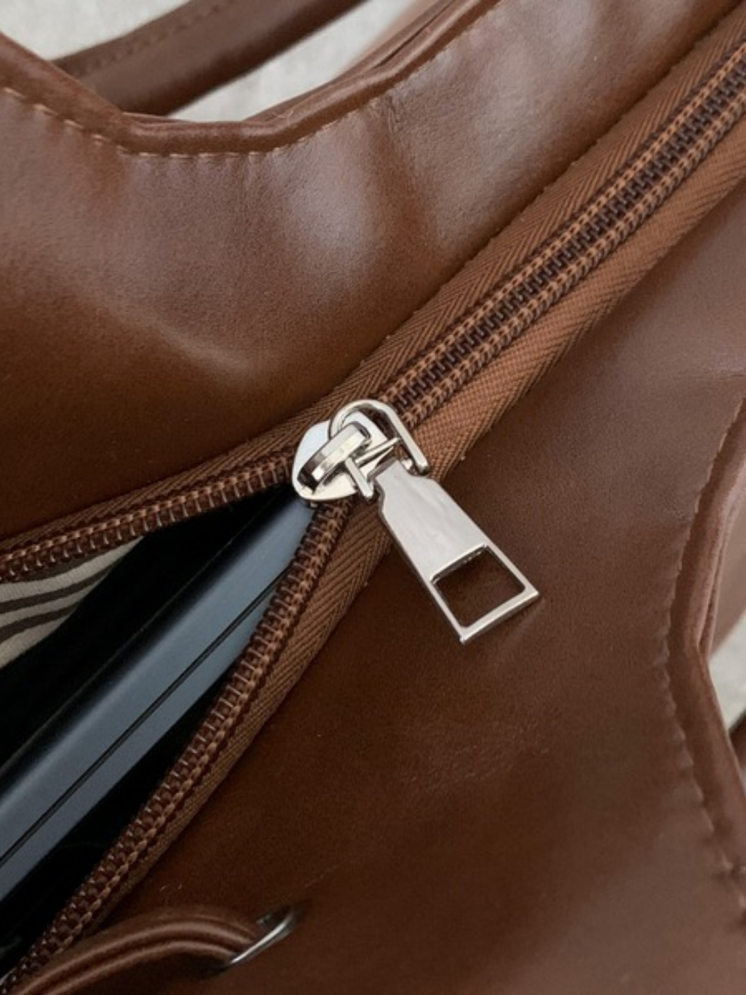 Close-up of the zipper and interior pocket detail on the Le Nova bag