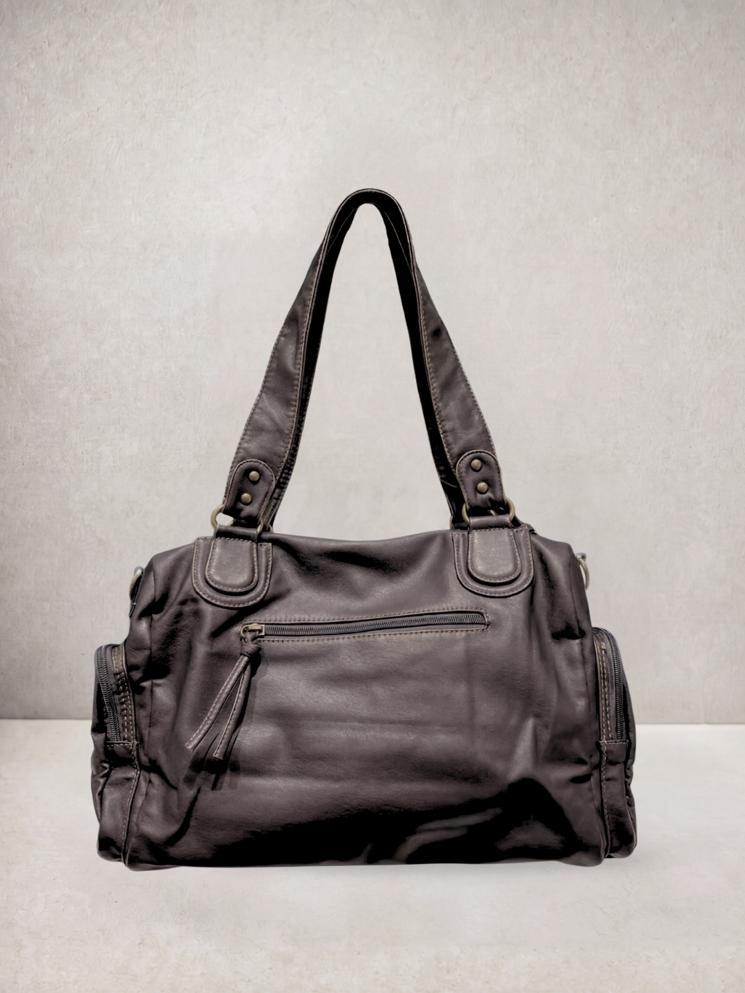 Le Vienne tote bag in dark brown vegan leather, close-up front view