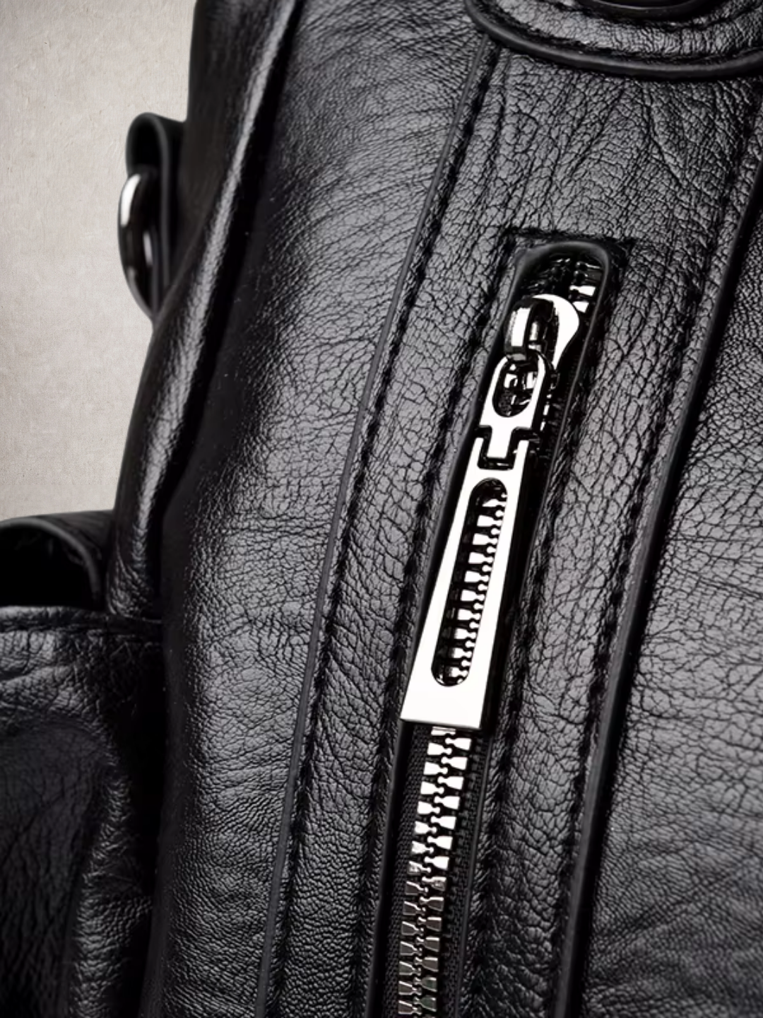 Close-up of the zipper detail on the L'Elyn bag