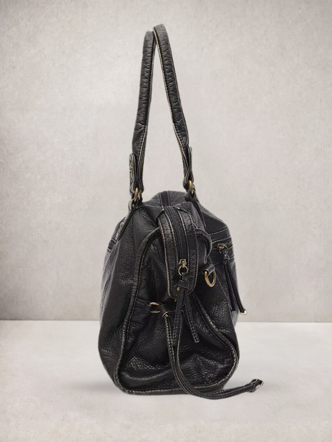 Le Rogue bag in black vegan leather, back view