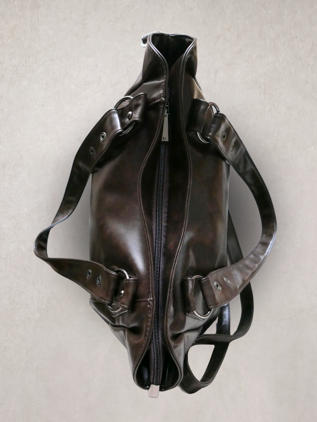 Le Sienne coffee bag, back view showing the straps
